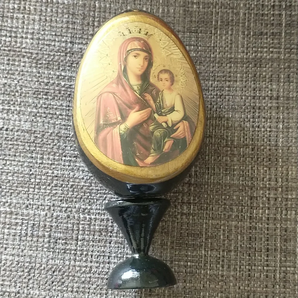 NIB Handcrafted Icon Egg - Picture 2 of 9